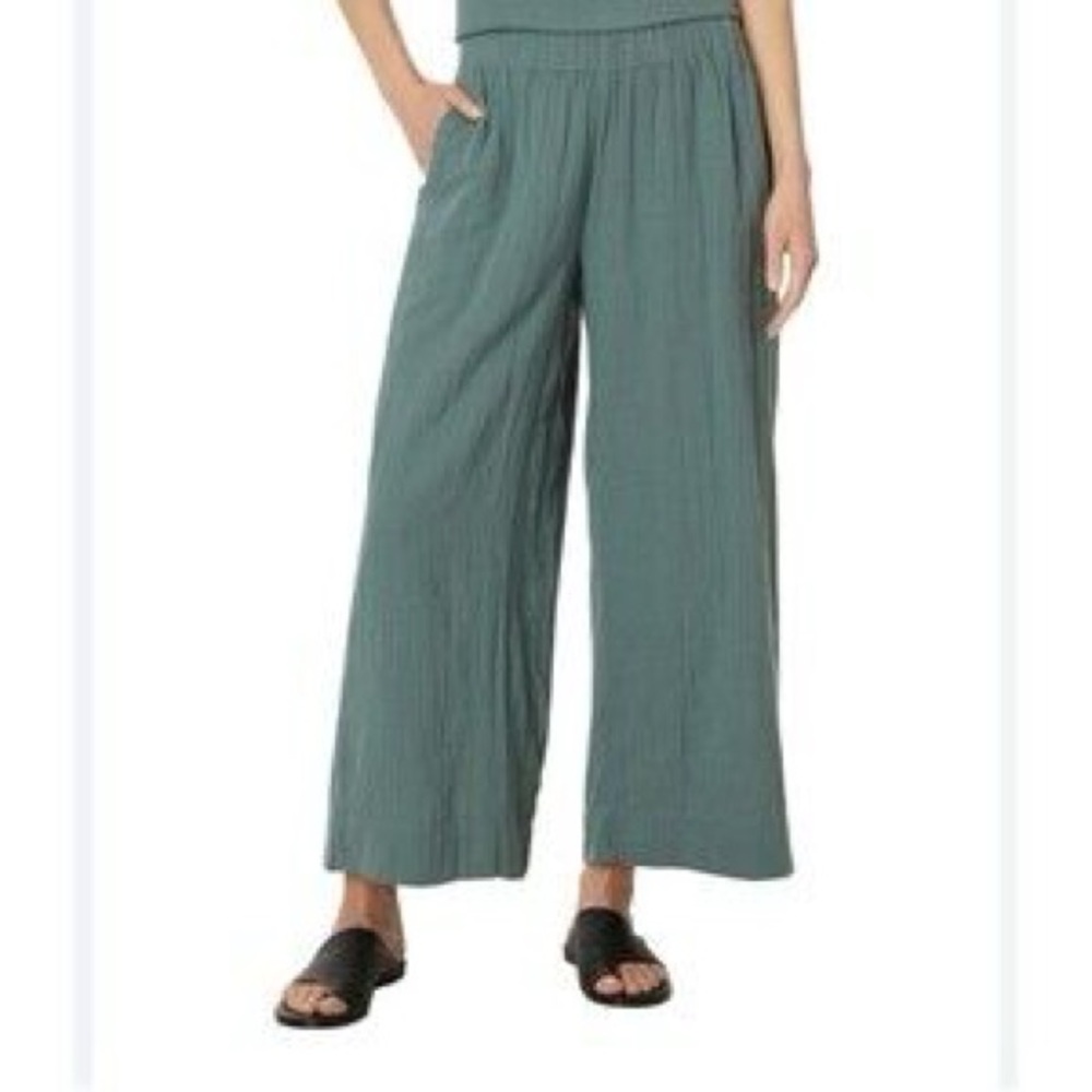 Pact Women's Wide Leg Cropped Pants in cool green